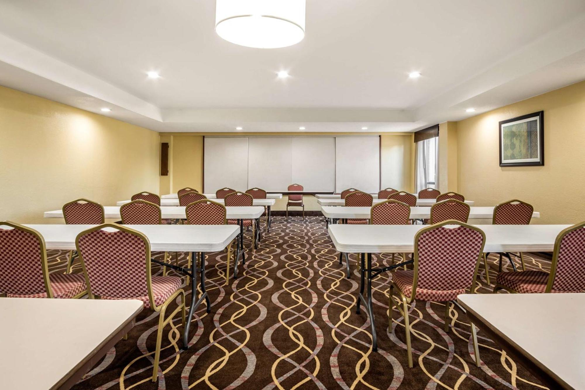 Americinn By Wyndham Grand Rapids Airport North Cascade Екстериор снимка