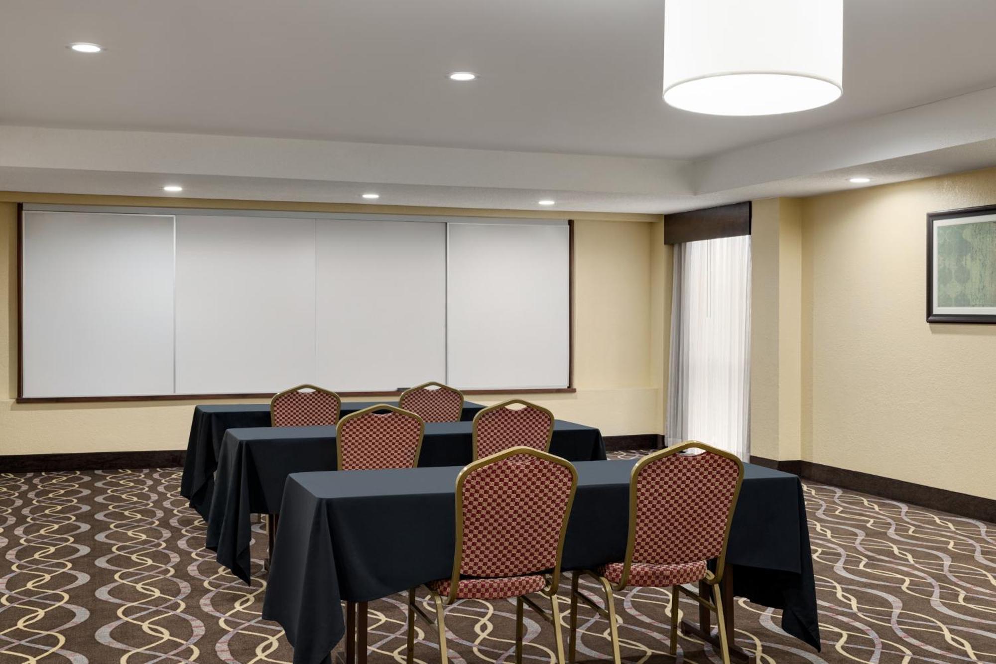 Americinn By Wyndham Grand Rapids Airport North Cascade Екстериор снимка