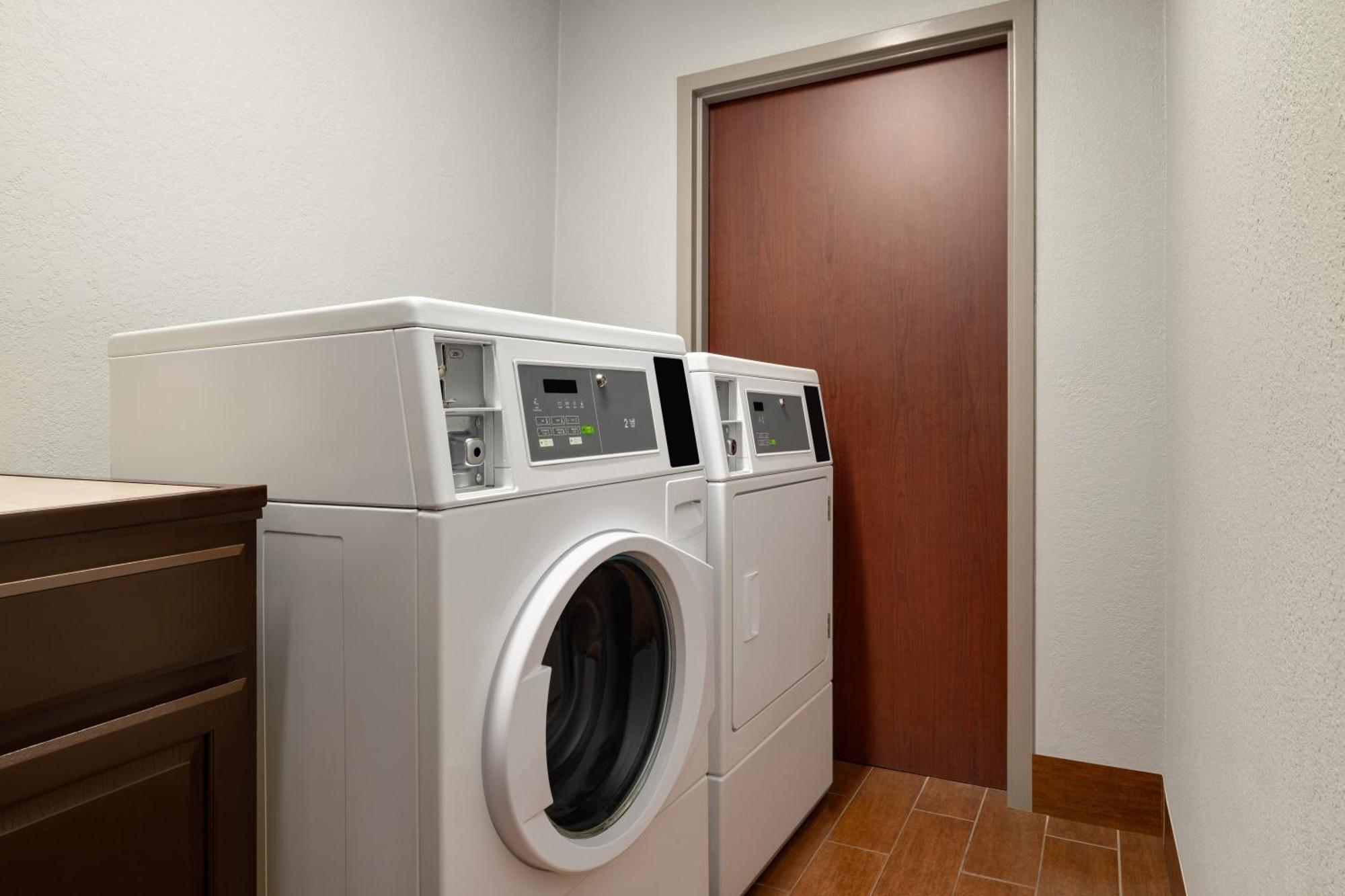 Americinn By Wyndham Grand Rapids Airport North Cascade Екстериор снимка